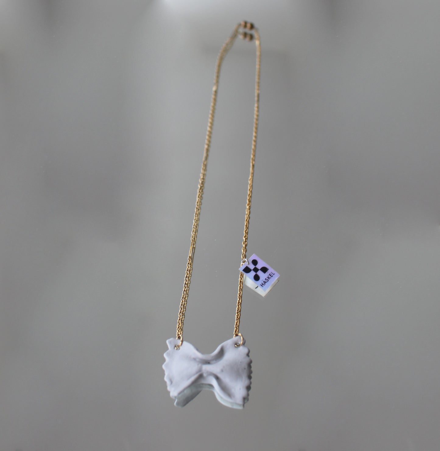 A AB APASTE BLUE CHAIN