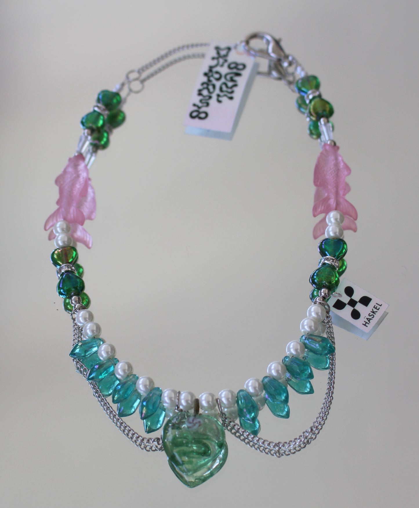 A MEDITERRAN GREEN VIBE NECKLACE