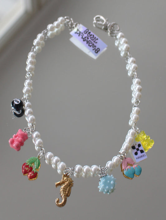 A  ACHARM SEAHORSE NECKLACE
