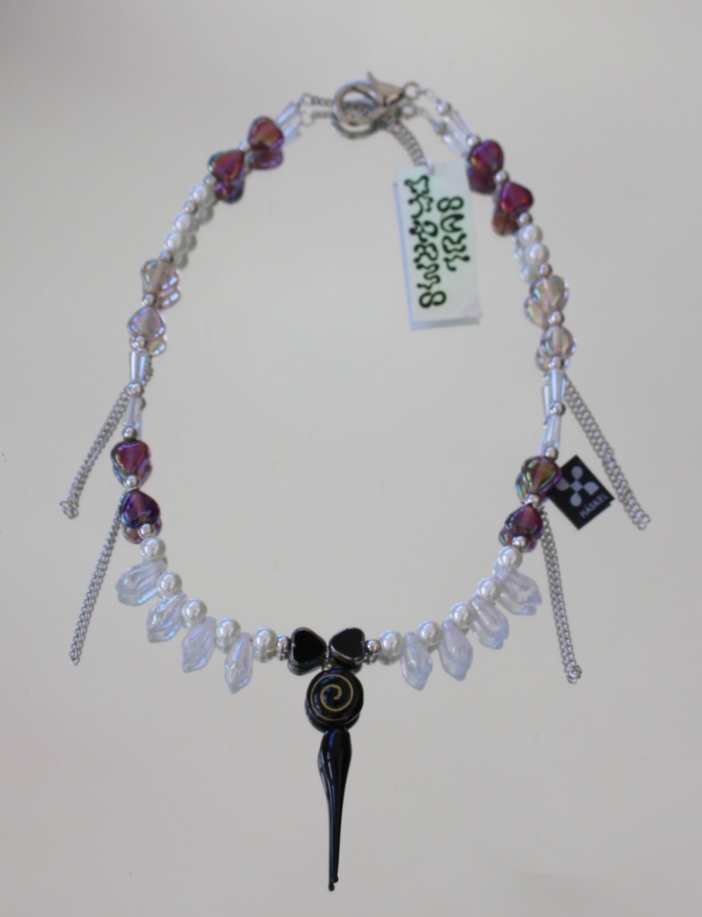A BLACK STRAIGHT NECKLACE