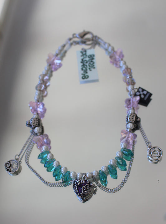 A GUEPARD CLOCK NECKLACE