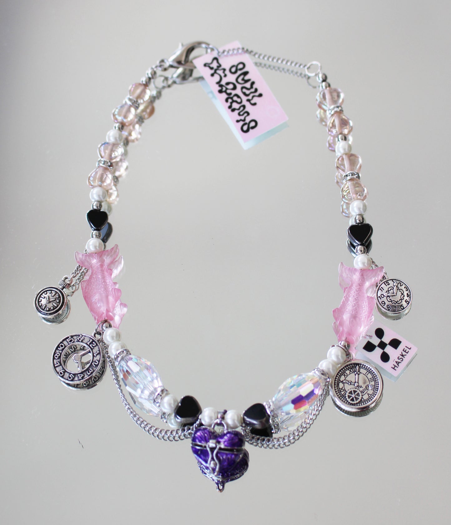 A PRESENT O`CLOCK PURPLE NECKLACE