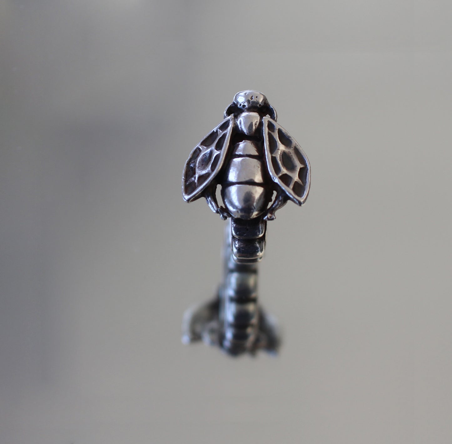 A ASILVER BEE RING