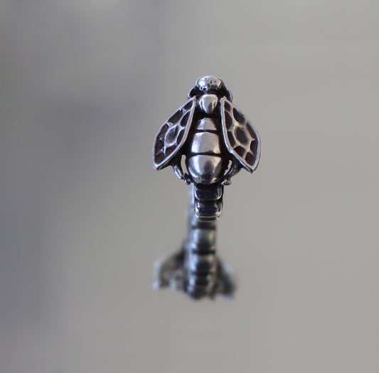 A ASILVER BEE RING