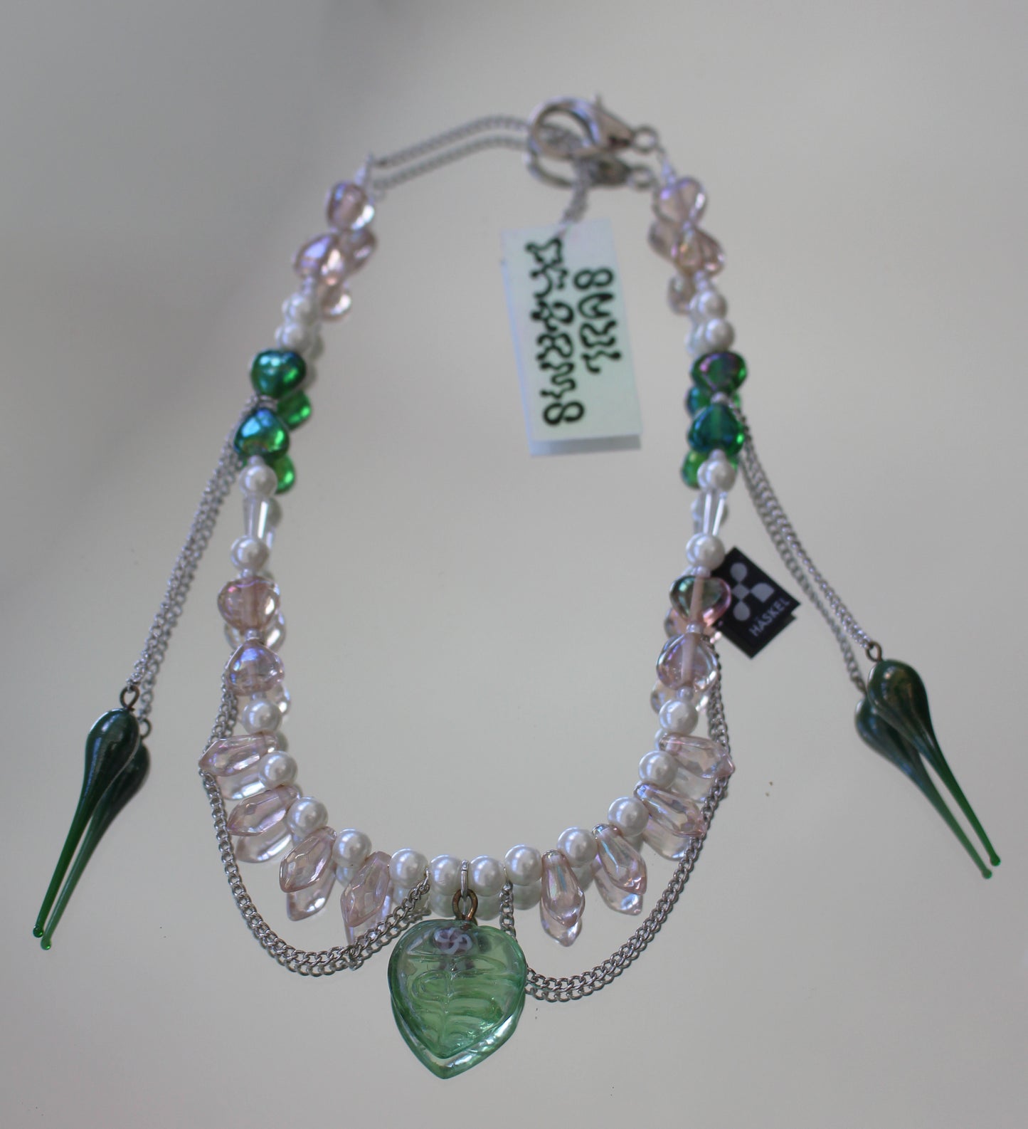 A BRIGHT ROSE NECKLACE DELICIOUS NECKLACE