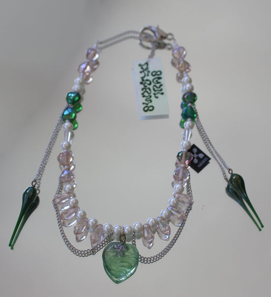 A BRIGHT ROSE NECKLACE DELICIOUS NECKLACE
