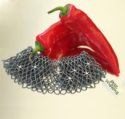 A AB AGOTHIC HUG NECKLACE