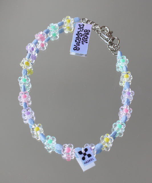 A AB ASPRING FLWER BLUE CHoKER
