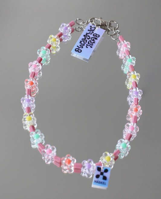 A AB ASPRING FLWER RoSE CHoKER